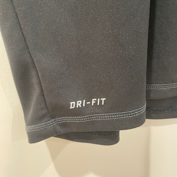 Nike Dri-Fit Short Sleeve Shirt - Picture 4 of 5